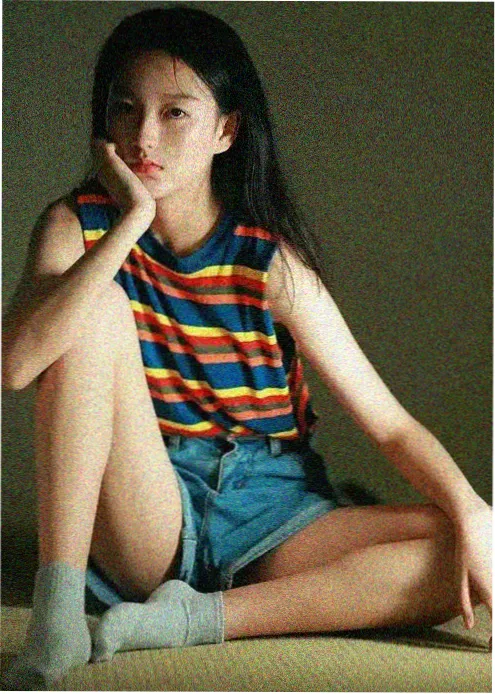 动漫作品镜头语言分析剧照：极低机位与俯视切换